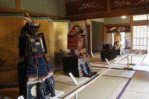 新座敷１階　明治以降の甲冑